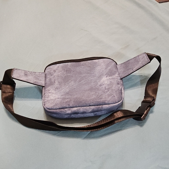 Blue Belt Bag with Adjustable Strap and Zipper Closure - Picture 2 of 3